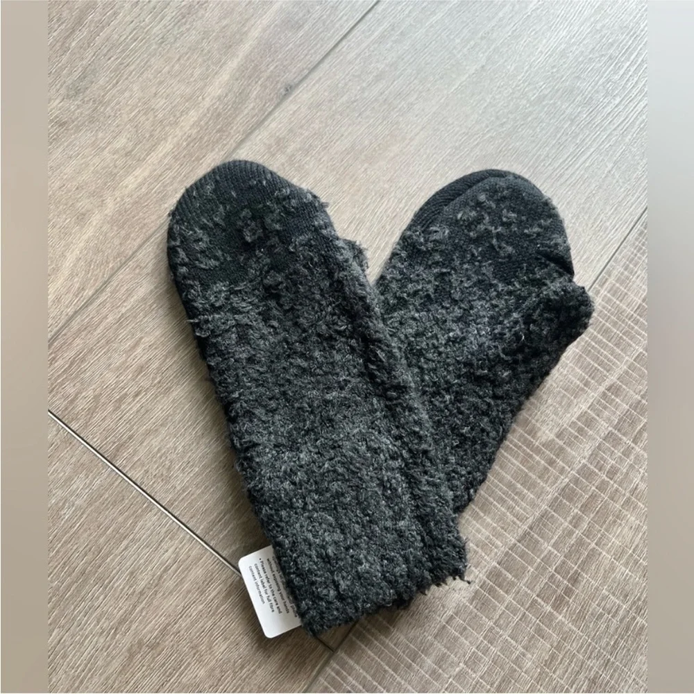 Lululemon Ombre Knit Textured Mittens in Black/Graphite Grey
